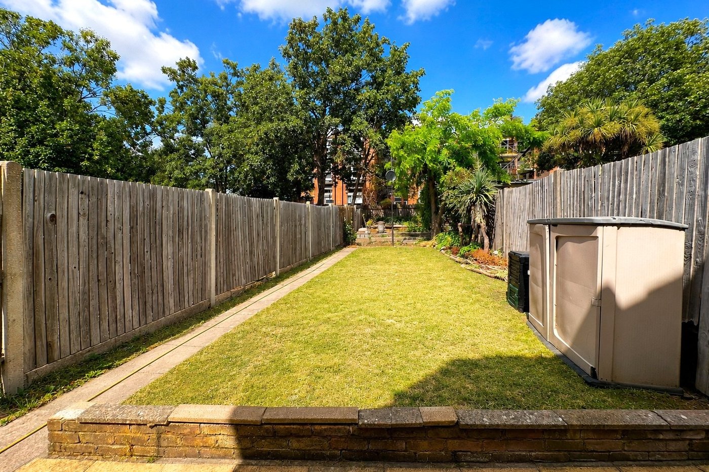 2 bedroom property for sale in London | Robinson Jackson