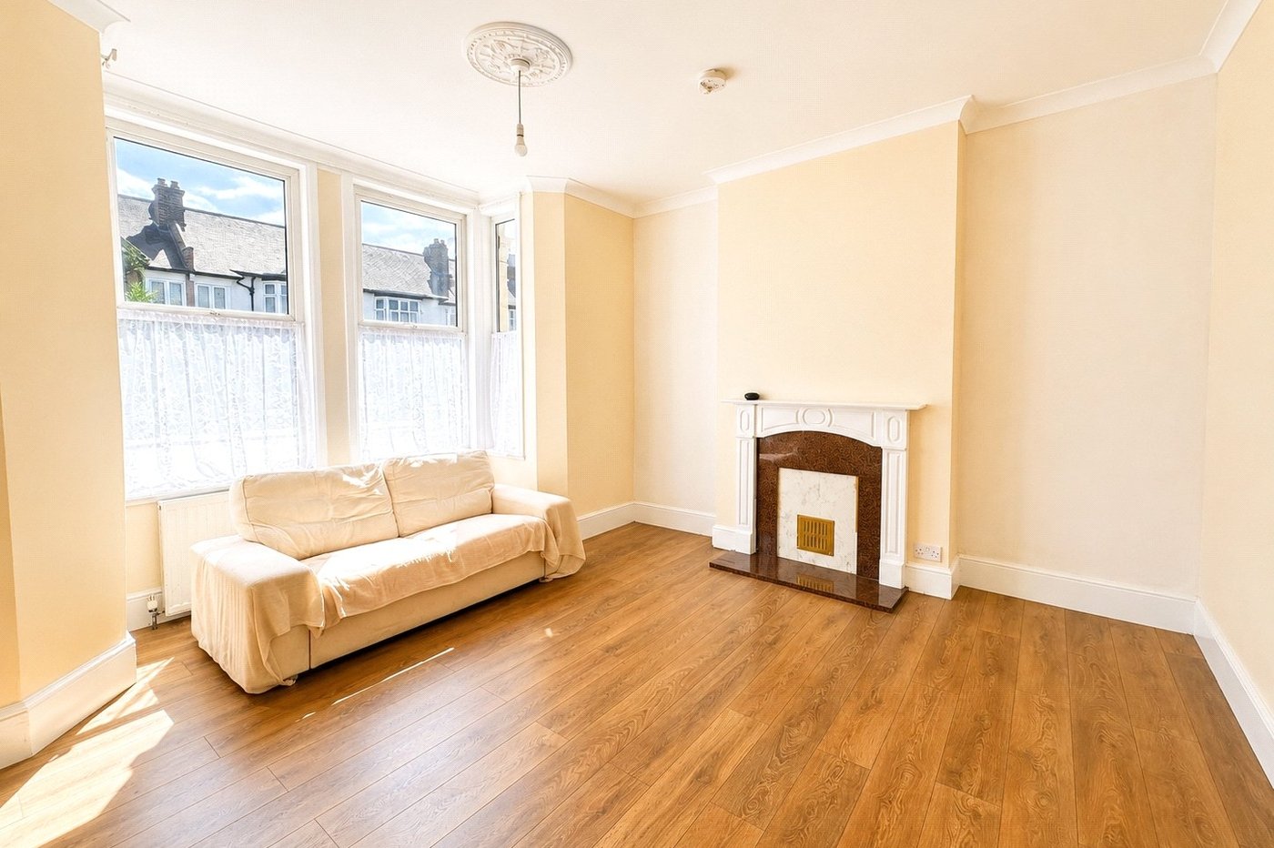2 bedroom property for sale in London | Robinson Jackson