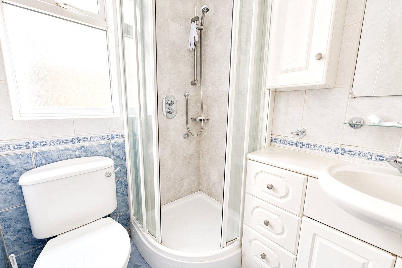 2 bedroom property for sale in London | Robinson Jackson