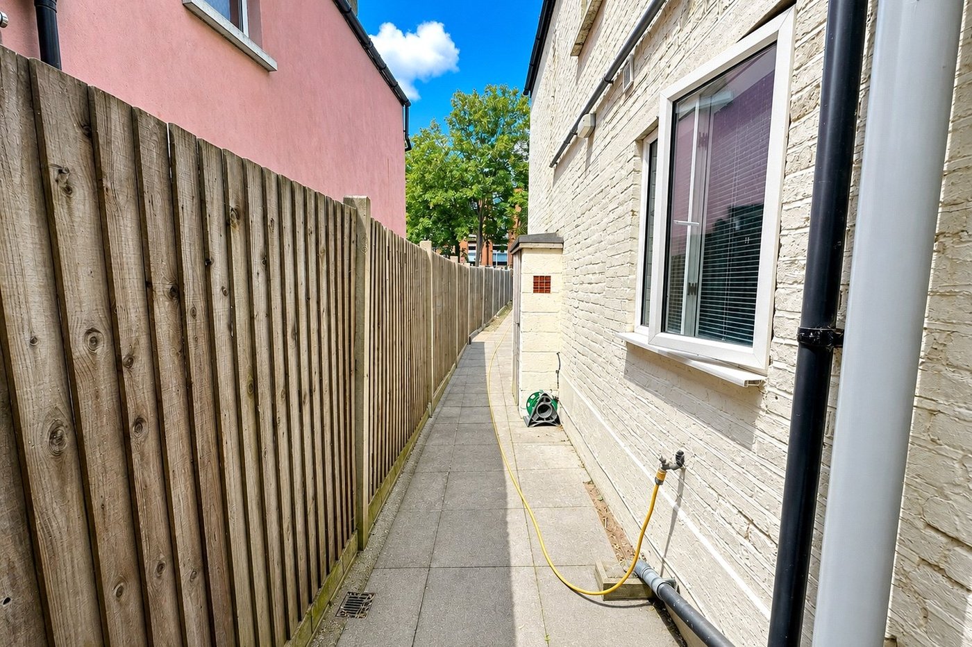 2 bedroom property for sale in London | Robinson Jackson