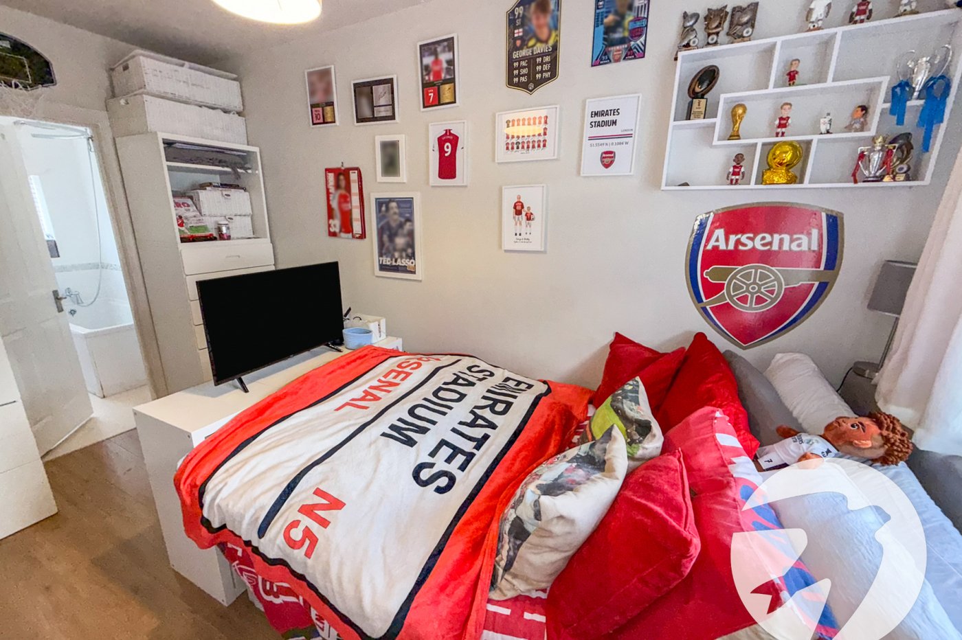 4 bedroom house for sale in London | Robinson Jackson