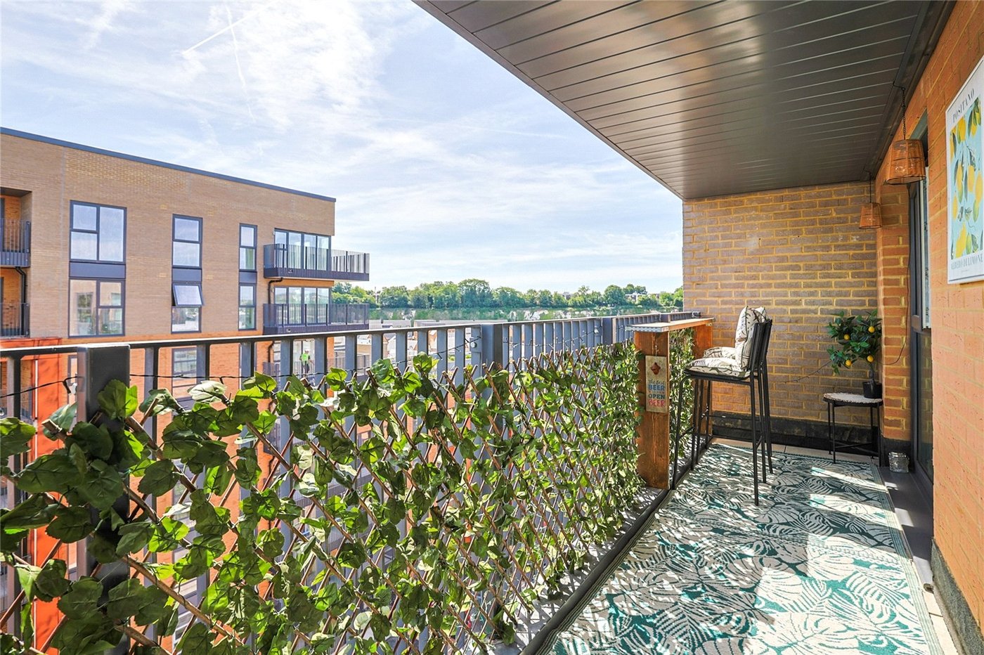 2 bedroom property for sale in  | Robinson Michael & Jackson