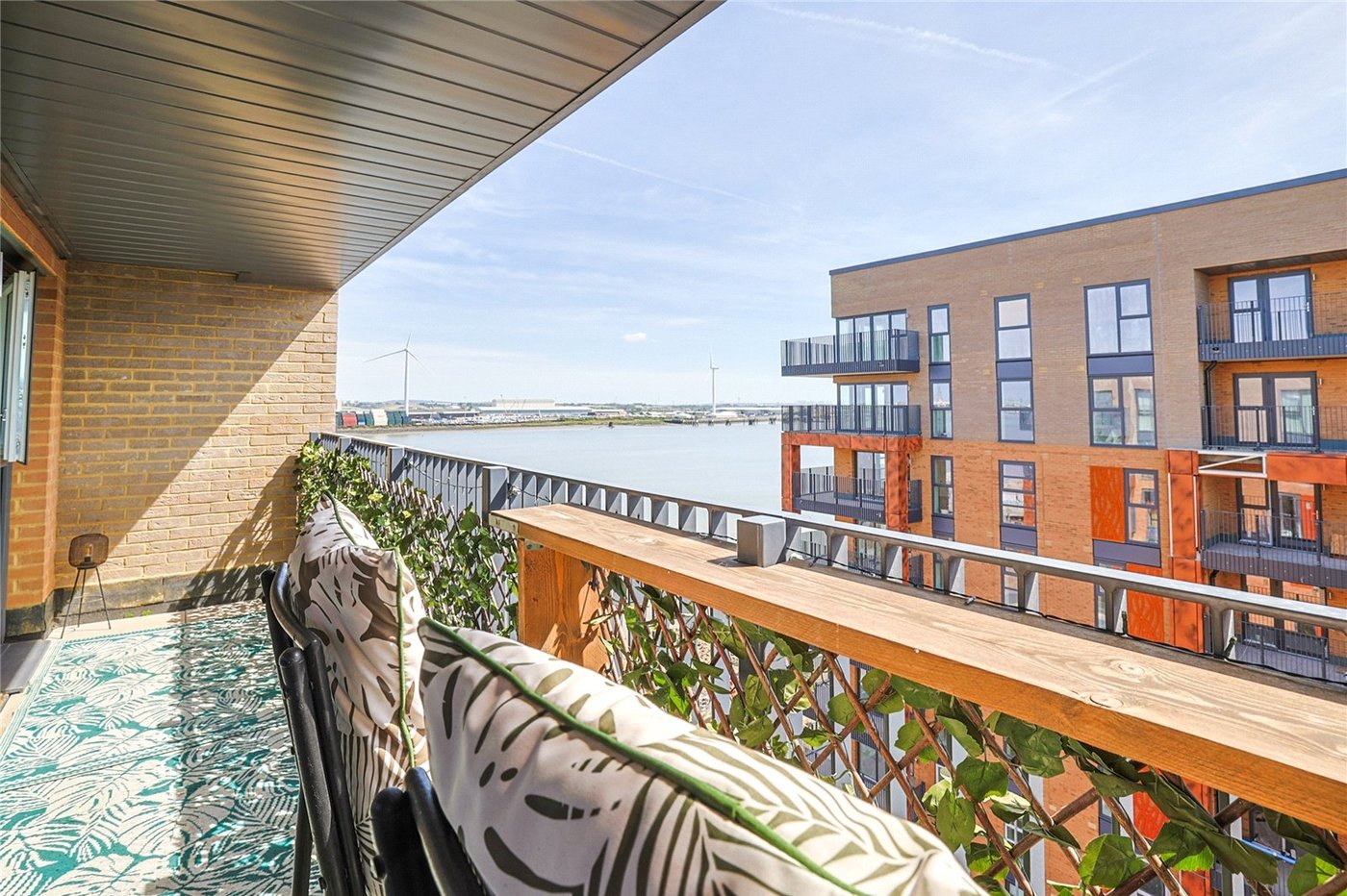 2 bedroom property for sale in  | Robinson Michael & Jackson