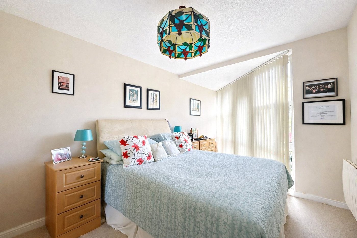 2 bedroom property for sale in London | Robinson Jackson