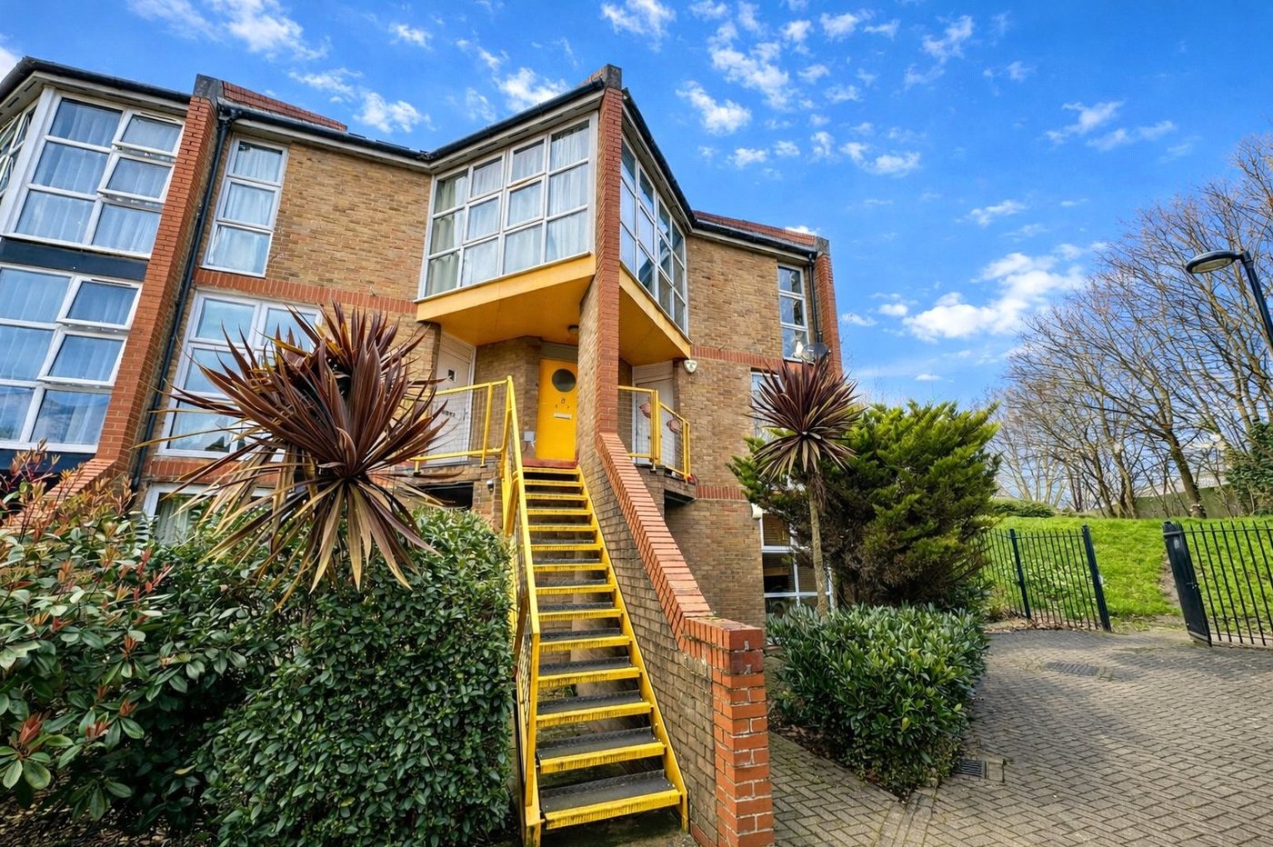 2 bedroom property for sale in London | Robinson Jackson