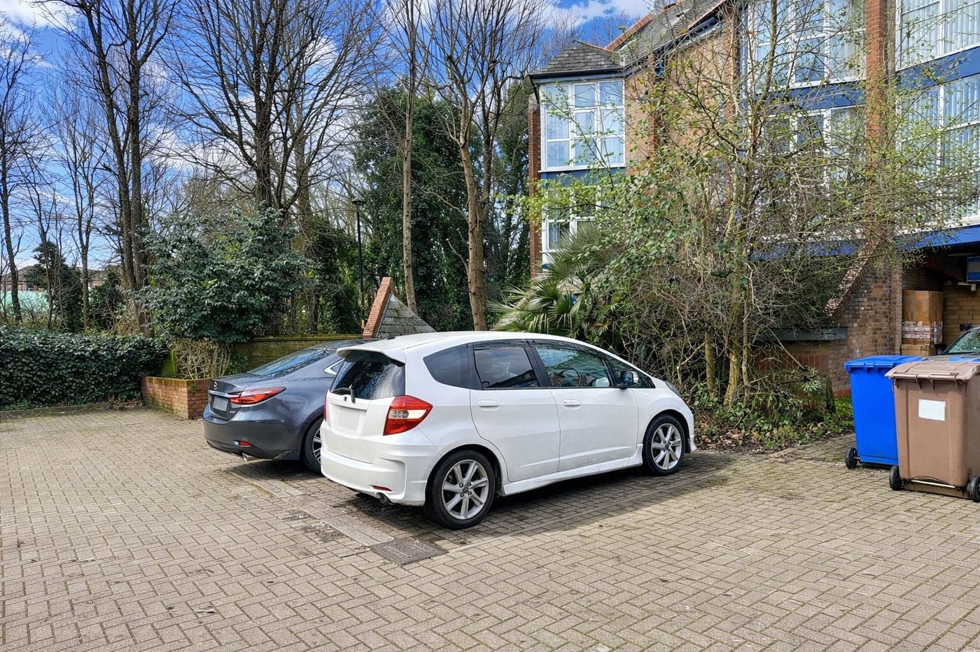 2 bedroom property for sale in London | Robinson Jackson