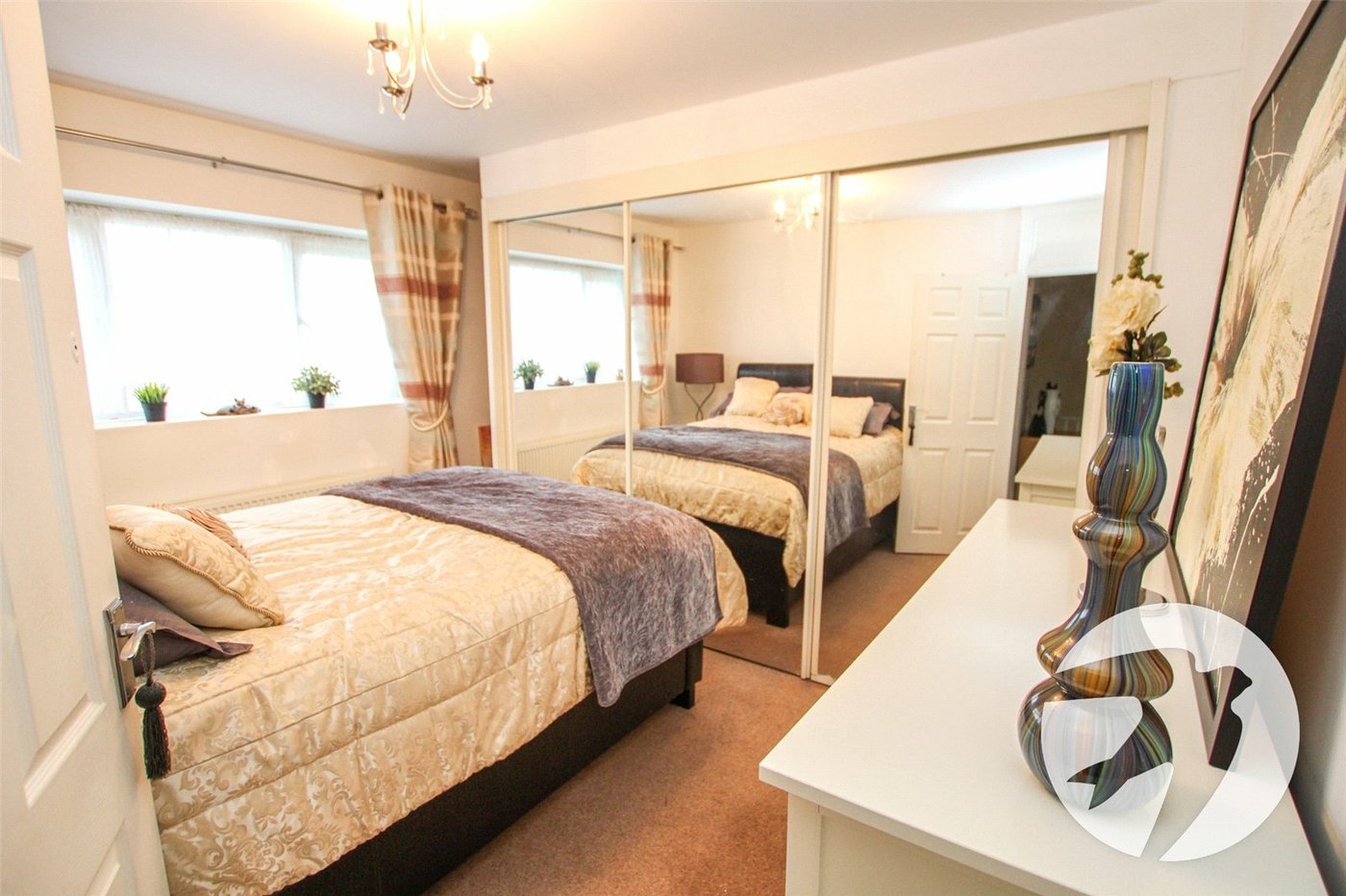 3 bedroom house for sale in London | Robinson Jackson