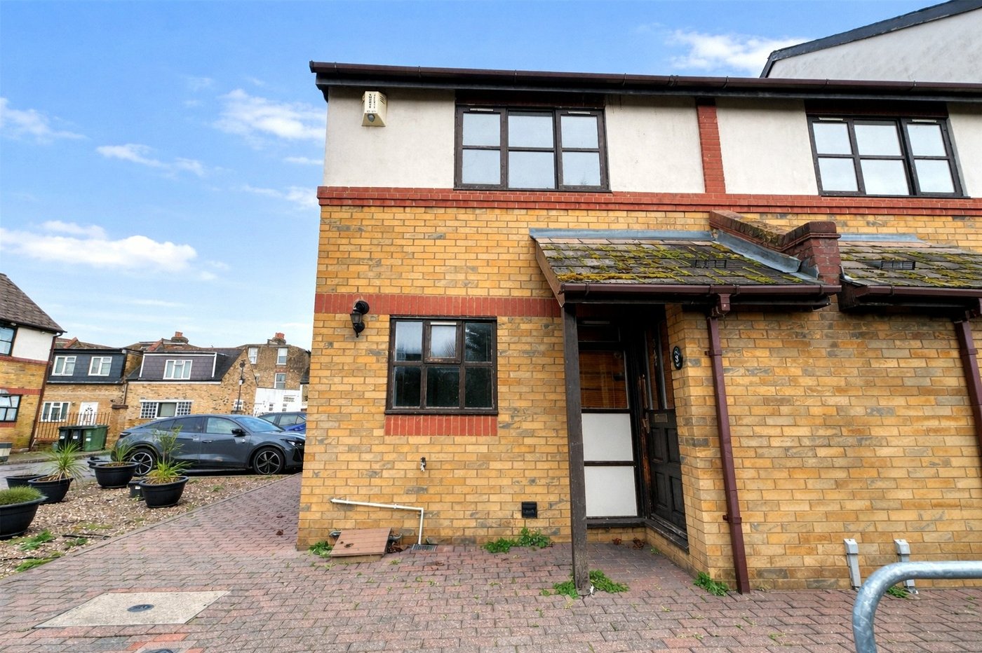 2 bedroom house for sale in London | Robinson Jackson