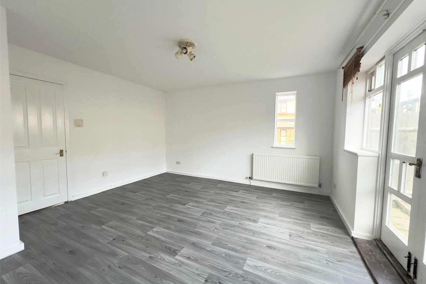 2 bedroom house for sale in London | Robinson Jackson