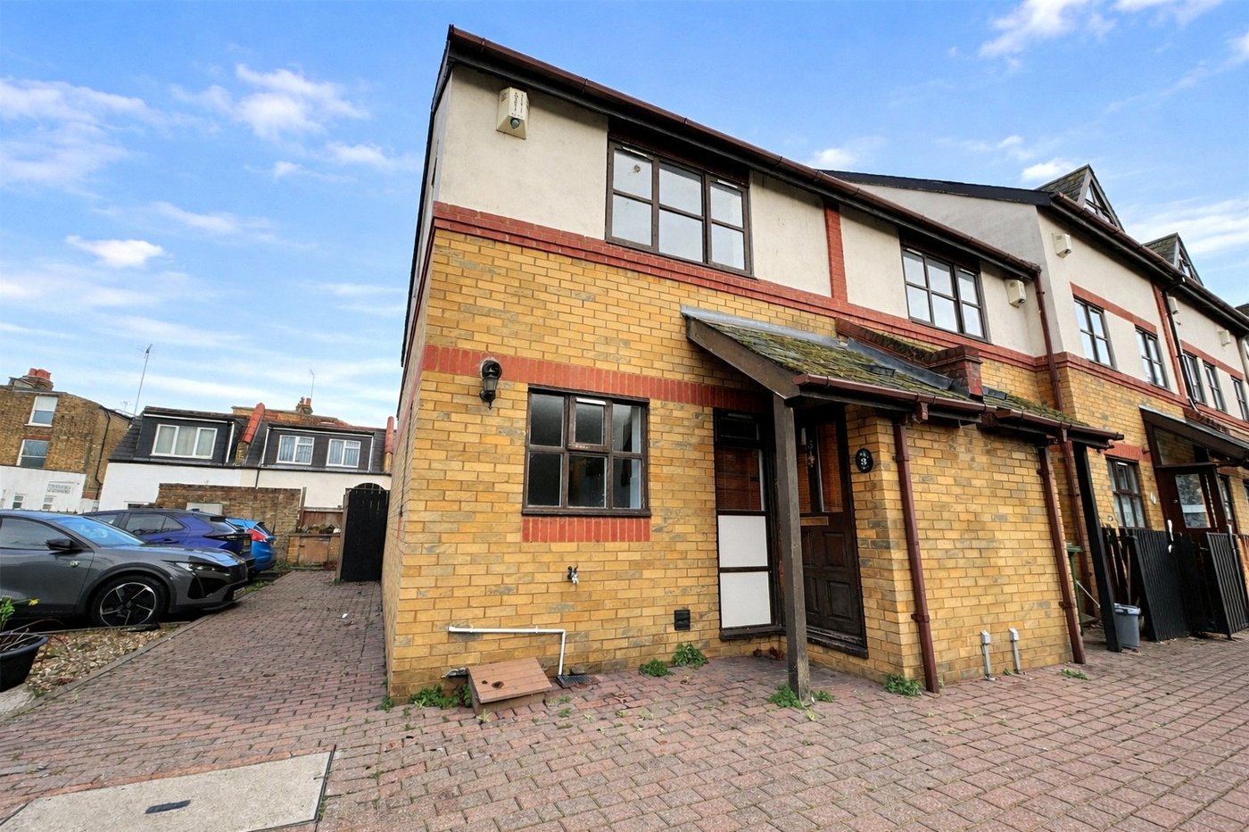 2 bedroom house for sale in London | Robinson Jackson