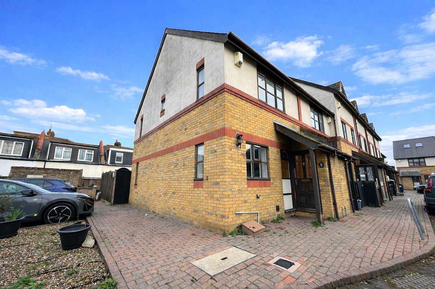 2 bedroom house for sale in London | Robinson Jackson