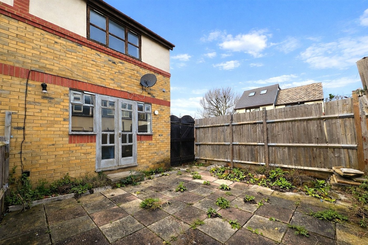 2 bedroom house for sale in London | Robinson Jackson