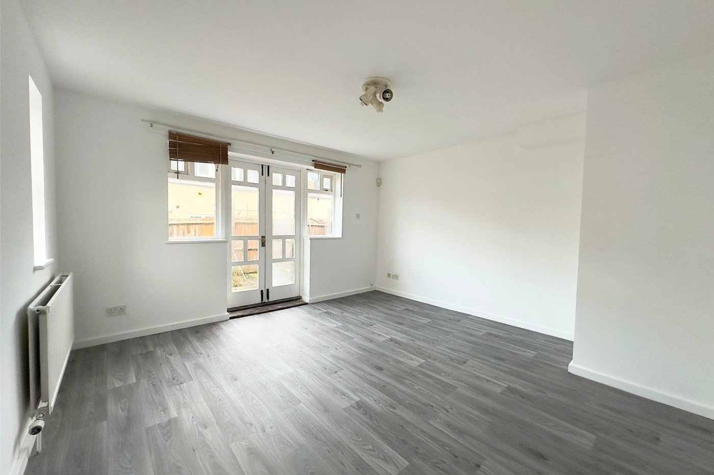 2 bedroom house for sale in London | Robinson Jackson