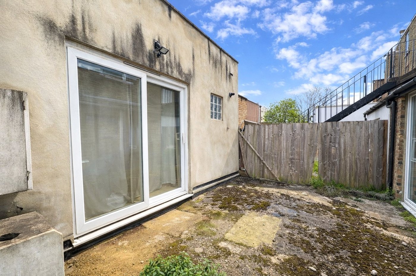 2 bedroom house for sale in London | Robinson Jackson