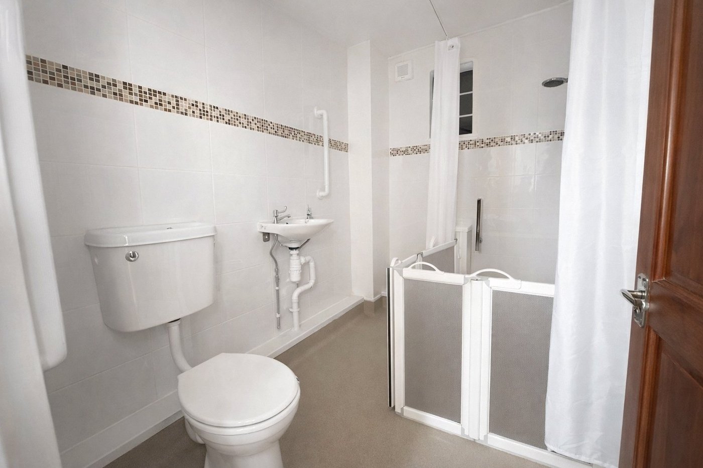 2 bedroom house for sale in London | Robinson Jackson