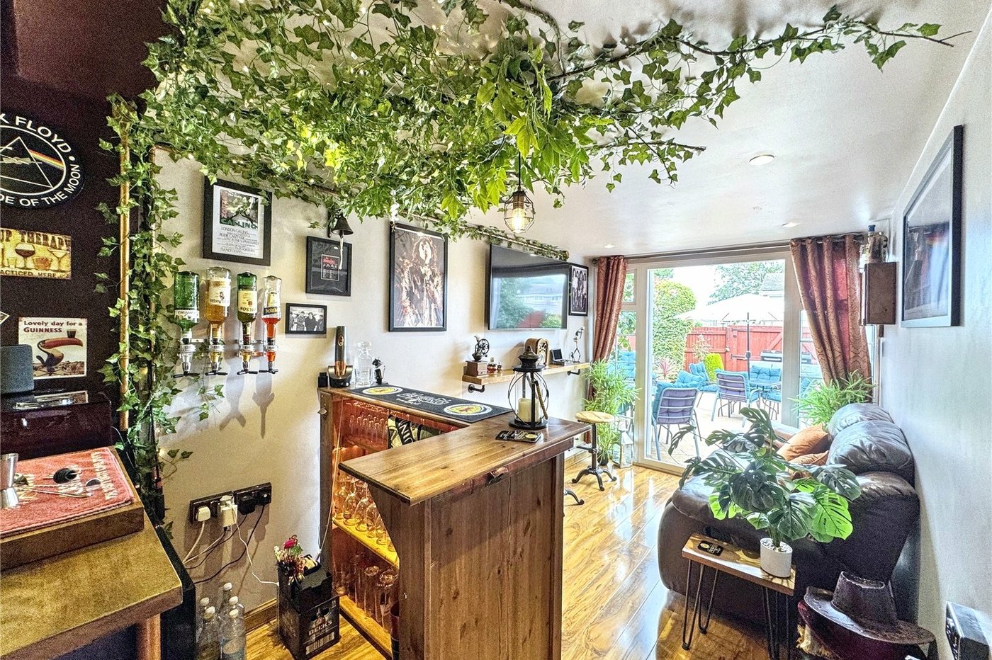 4 bedroom house for sale in Rainham | Robinson Michael & Jackson