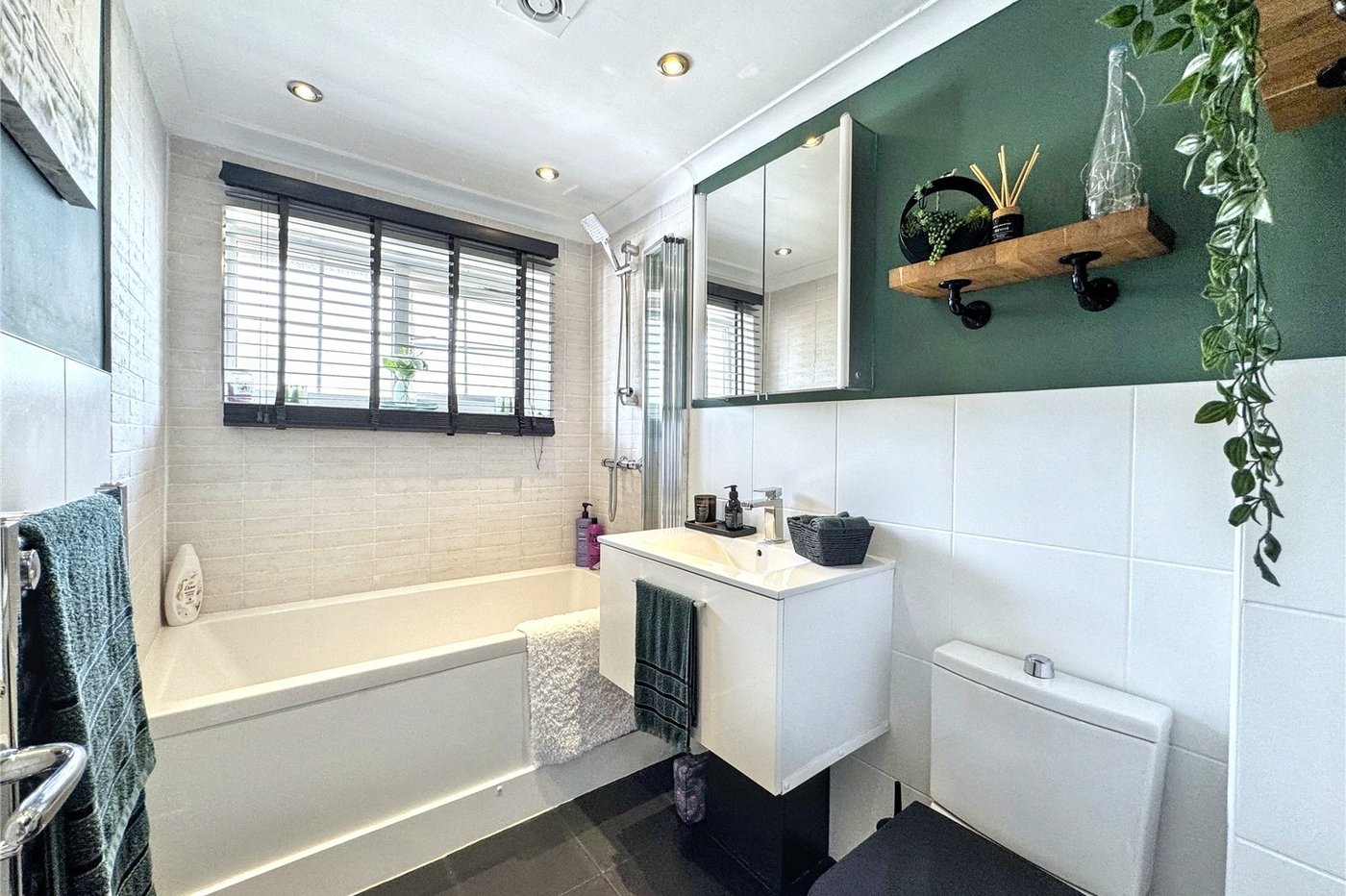 4 bedroom house for sale in Rainham | Robinson Michael & Jackson