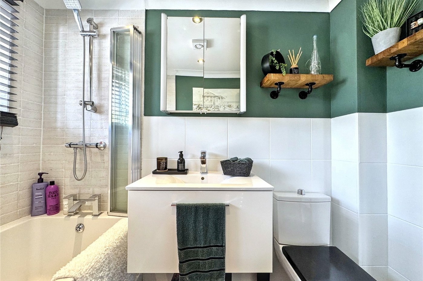 4 bedroom house for sale in Rainham | Robinson Michael & Jackson