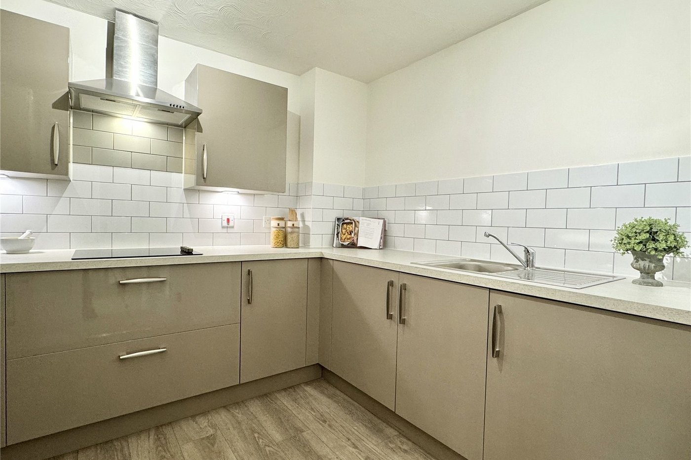 1 bedroom property for sale in Birchwood Park Avenue | Robinson Jackson