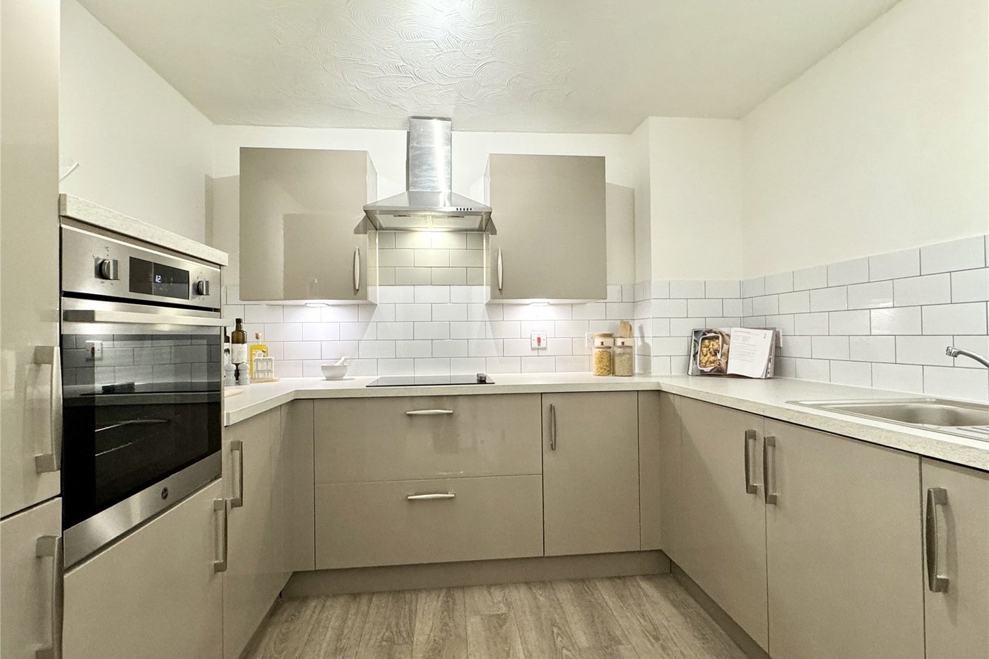 1 bedroom property for sale in Birchwood Park Avenue | Robinson Jackson