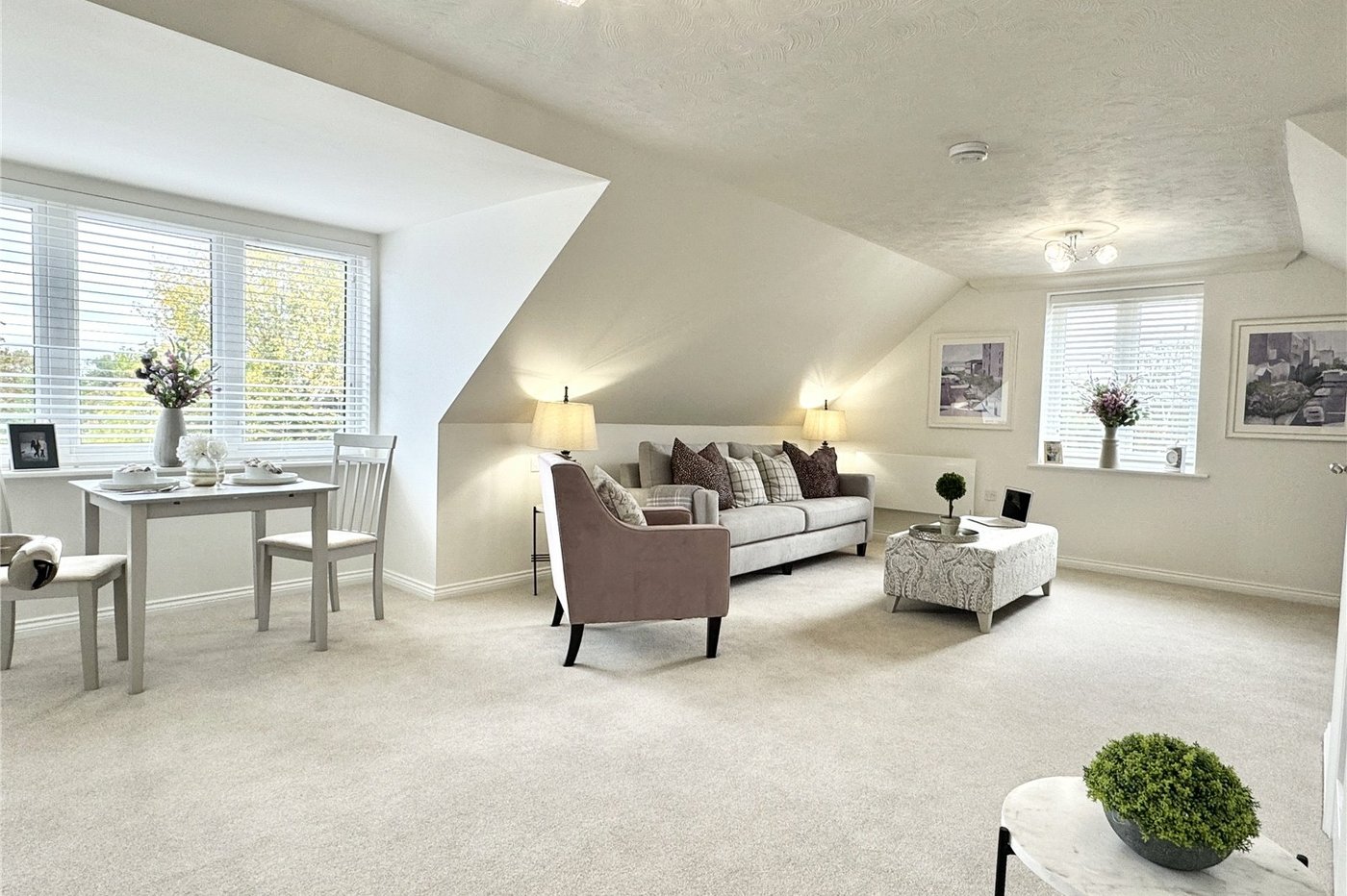 2 bedroom property for sale in Birchwood Park Avenue | Robinson Jackson