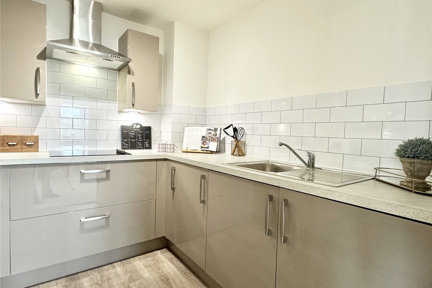 2 bedroom property for sale in Birchwood Park Avenue | Robinson Jackson