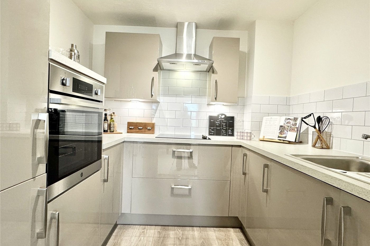 2 bedroom property for sale in Birchwood Park Avenue | Robinson Jackson