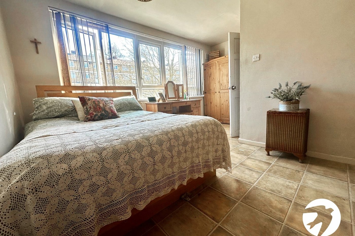 2 bedroom property for sale in London | Robinson Jackson