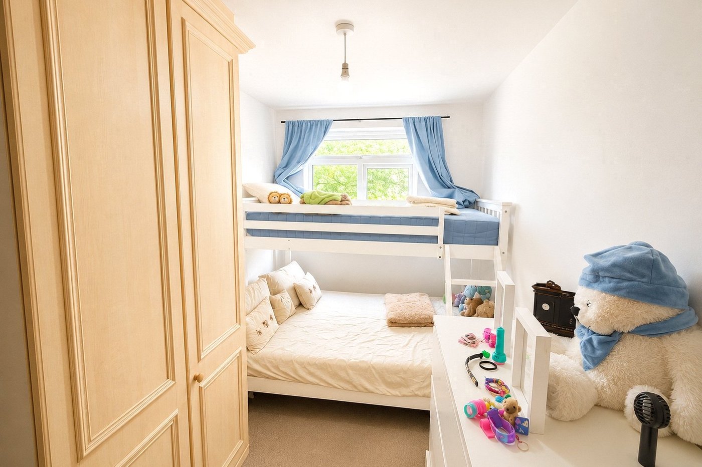 2 bedroom property for sale in London | Robinson Jackson