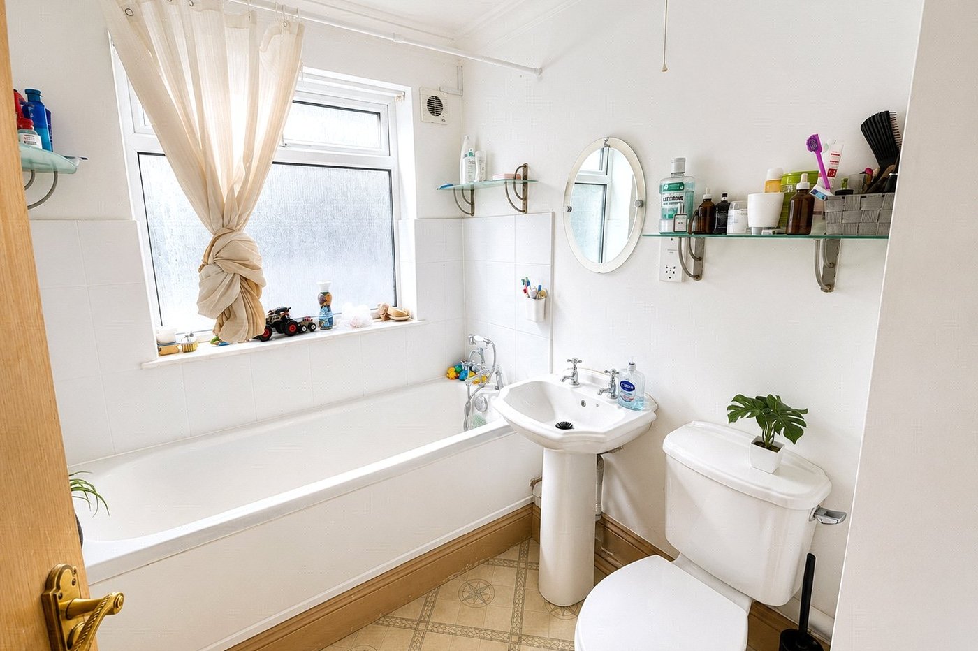 2 bedroom property for sale in London | Robinson Jackson