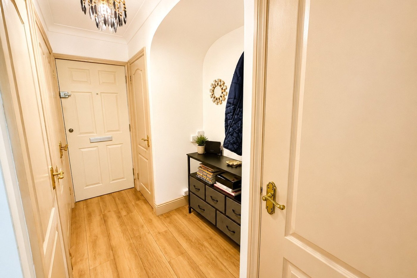 2 bedroom property for sale in London | Robinson Jackson