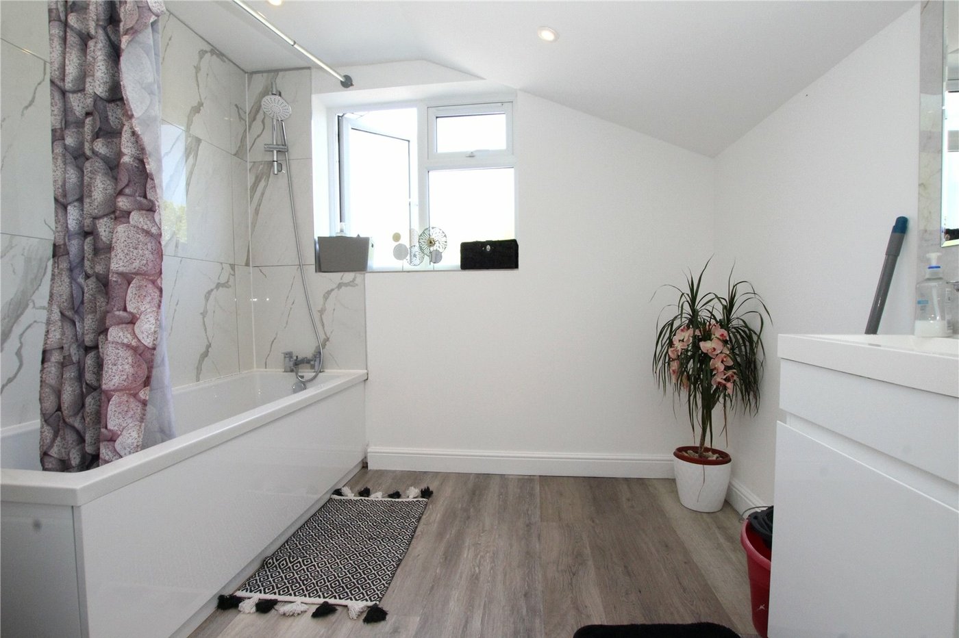 2 bedroom house for sale in Woolwich | Robinson Jackson