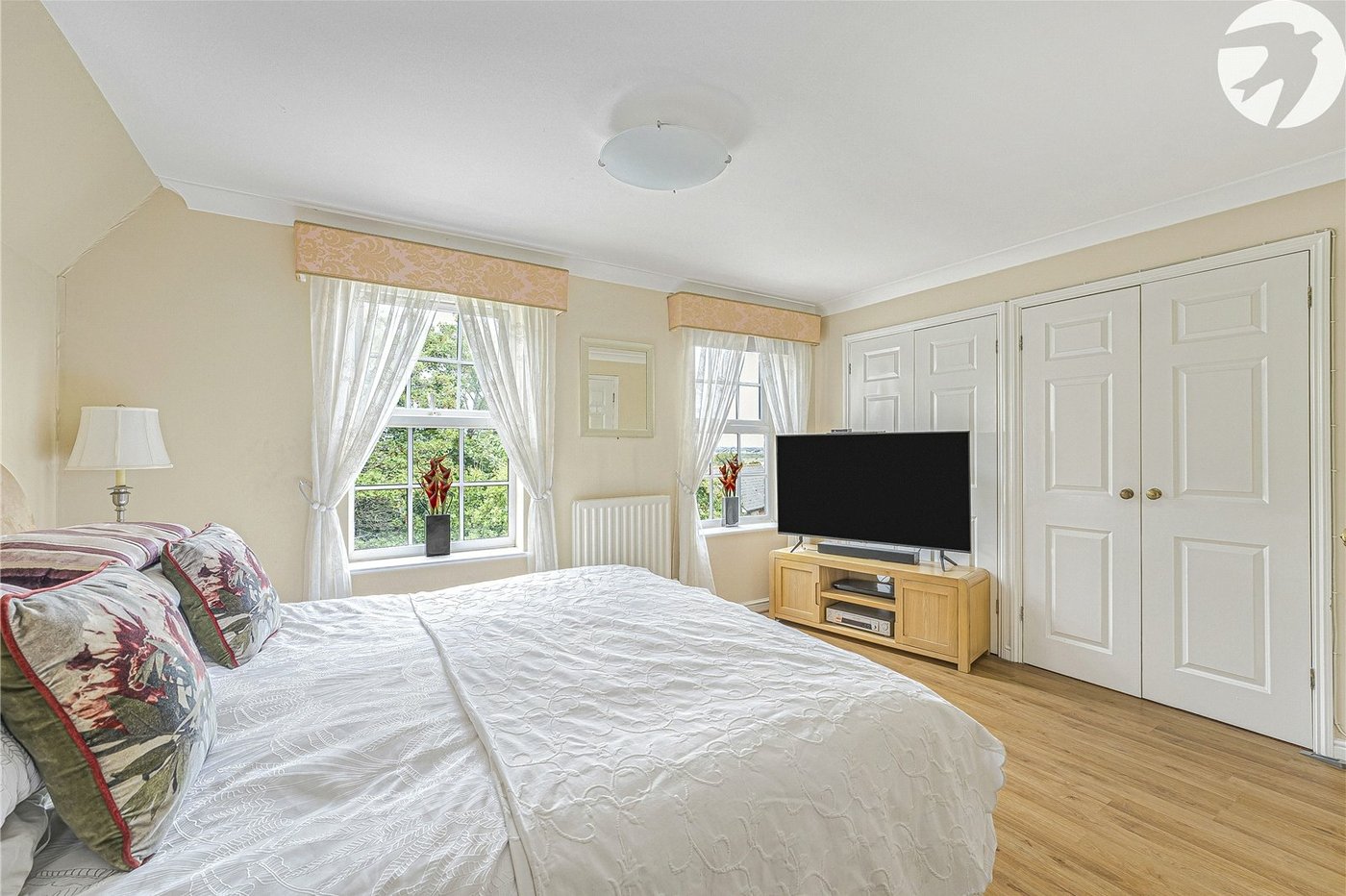 4 bedroom property for sale in Greenhithe | Robinson Jackson