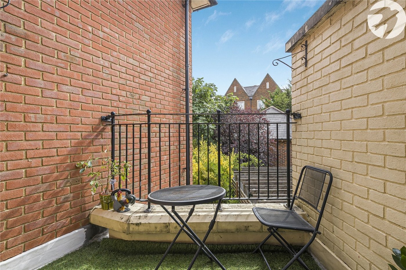 4 bedroom property for sale in Greenhithe | Robinson Jackson