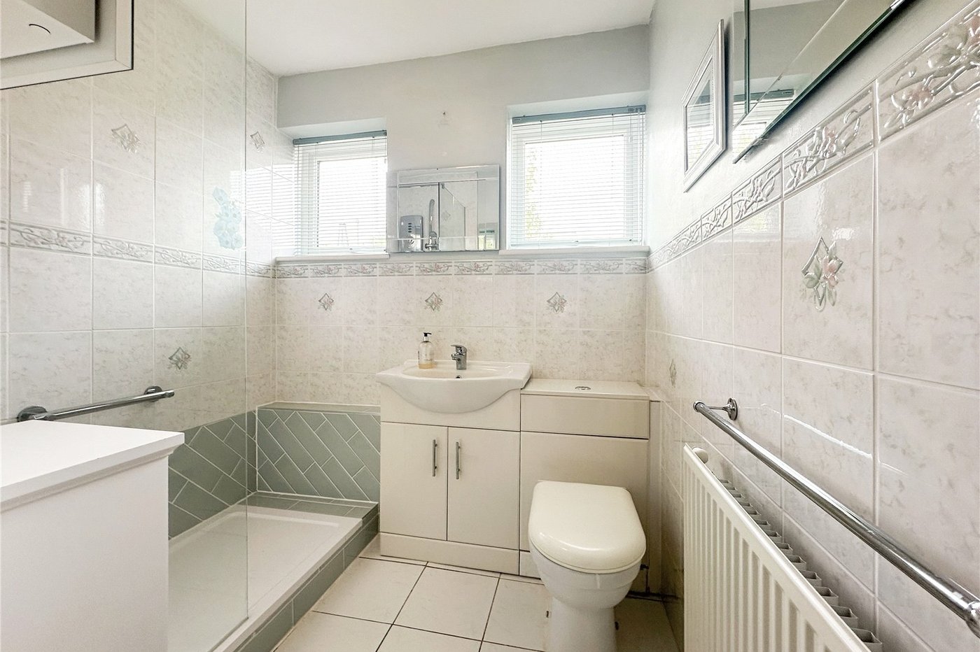 2 bedroom bungalow for sale in Rainham | Robinson Michael & Jackson