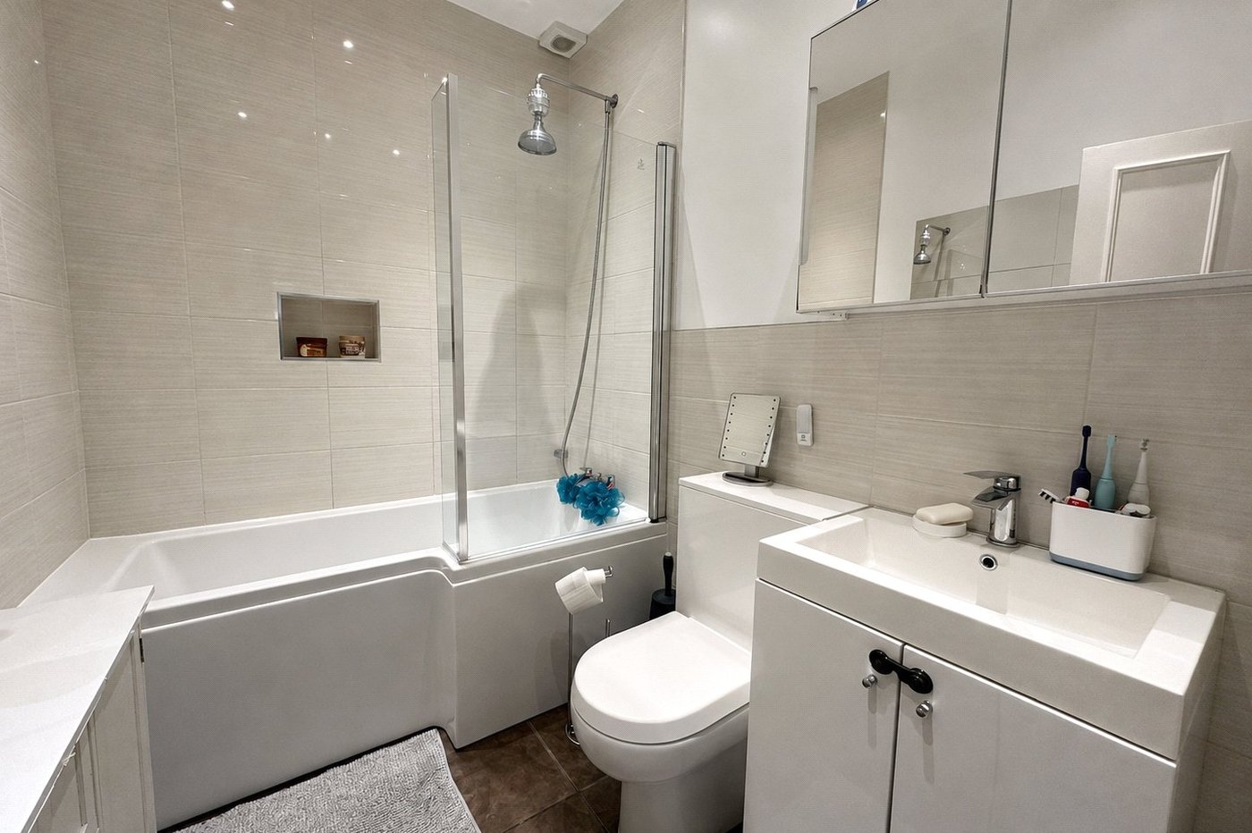 2 bedroom property for sale in London | Robinson Jackson