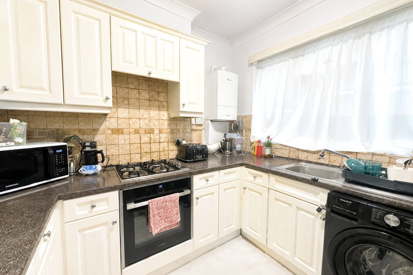 2 bedroom property for sale in London | Robinson Jackson