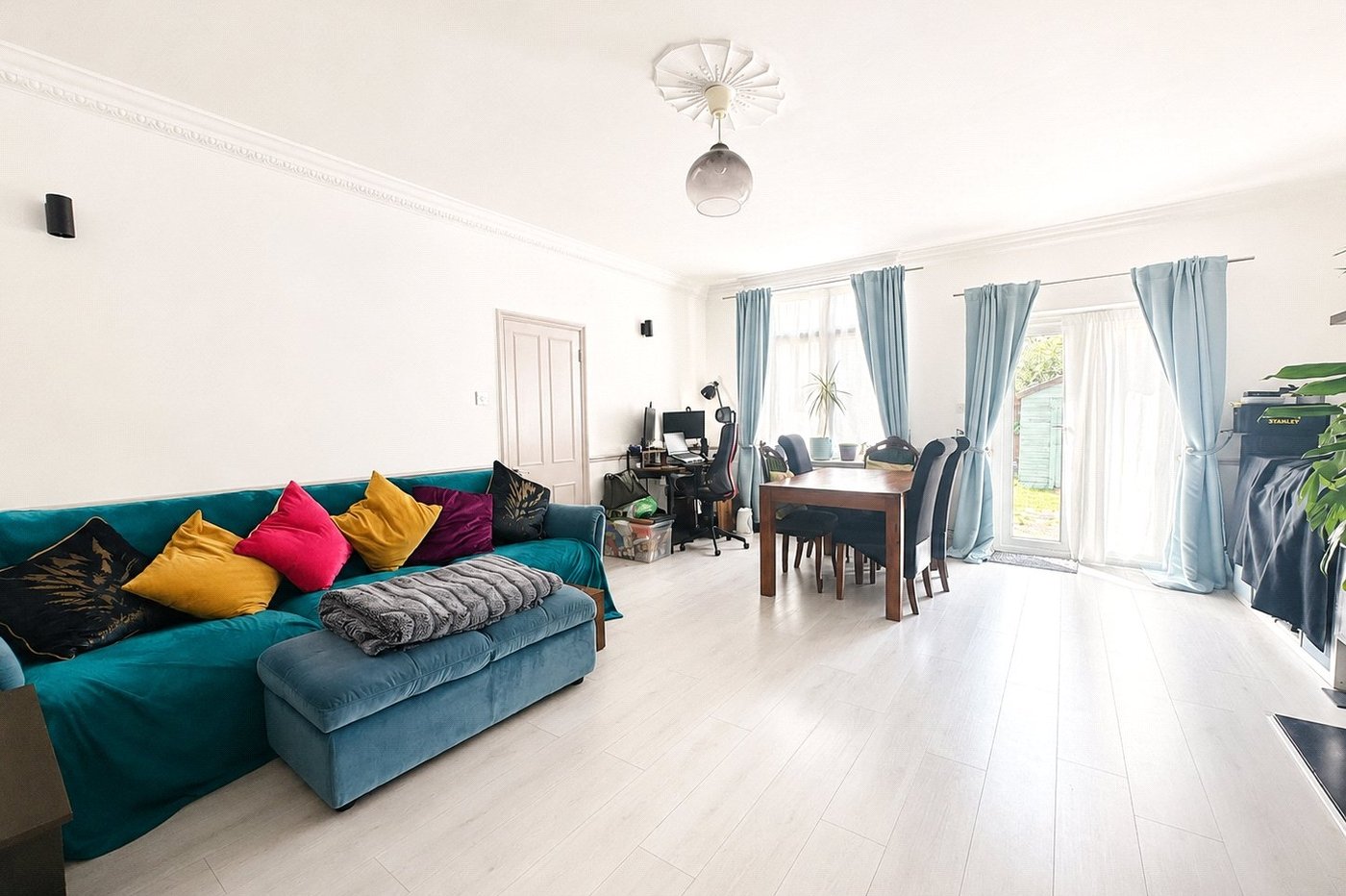 2 bedroom property for sale in London | Robinson Jackson