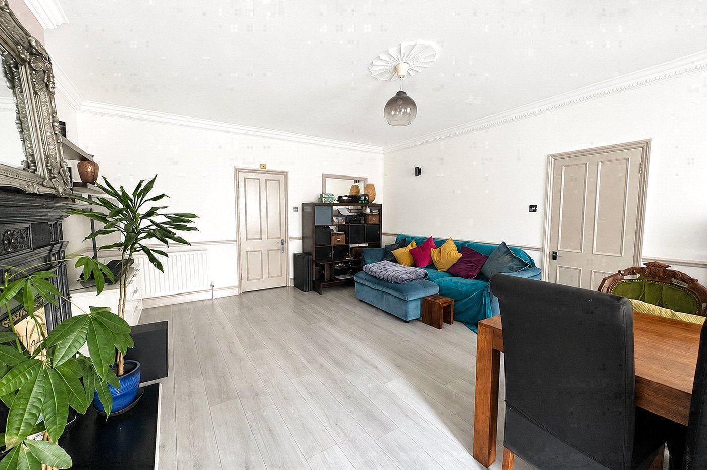 2 bedroom property for sale in London | Robinson Jackson
