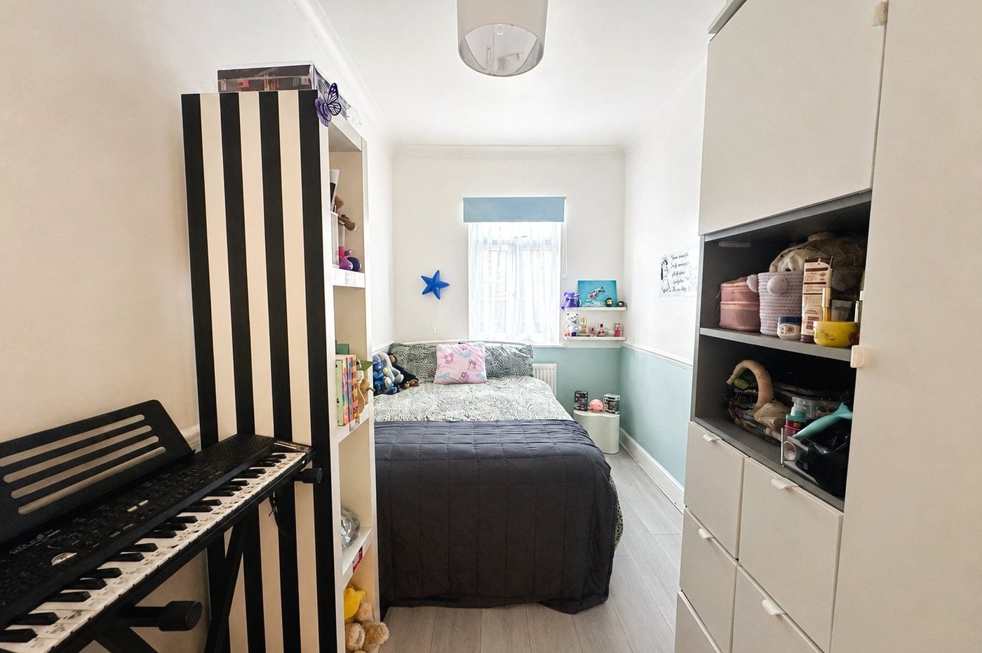 2 bedroom property for sale in London | Robinson Jackson