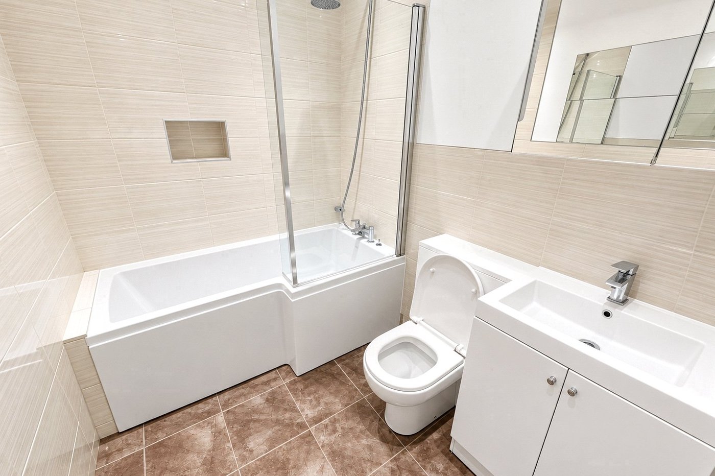 2 bedroom property for sale in London | Robinson Jackson