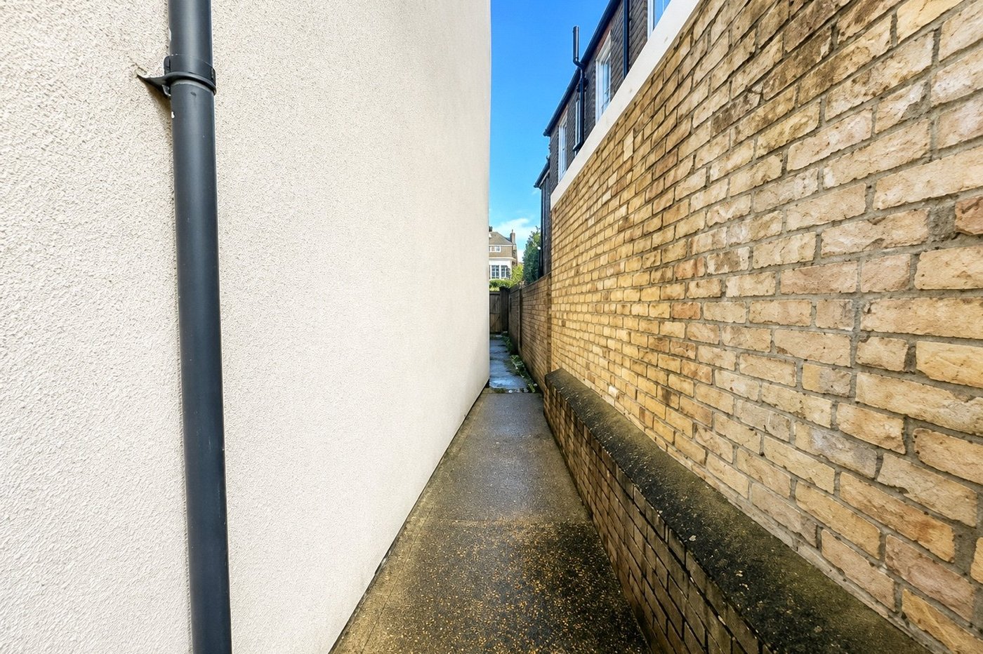 2 bedroom property for sale in London | Robinson Jackson