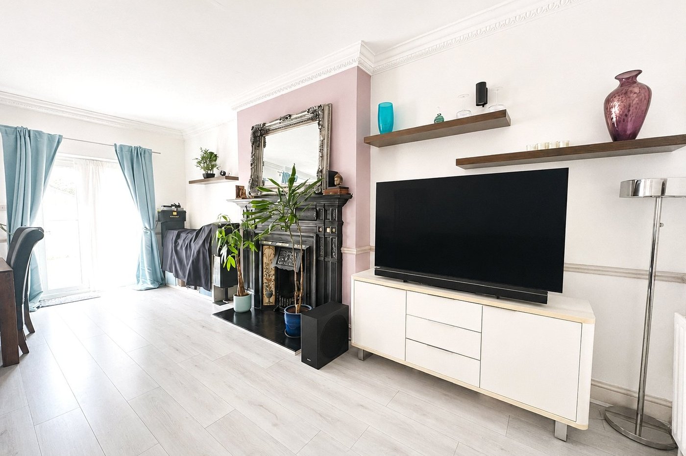 2 bedroom property for sale in London | Robinson Jackson