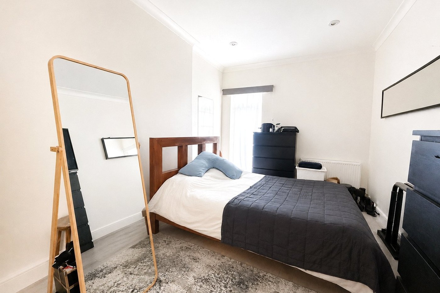 2 bedroom property for sale in London | Robinson Jackson