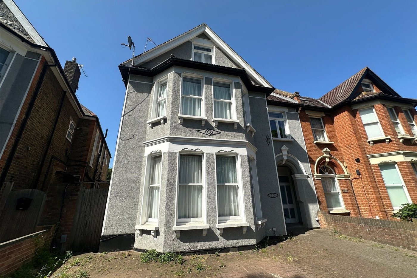 2 bedroom property for sale in London | Robinson Jackson