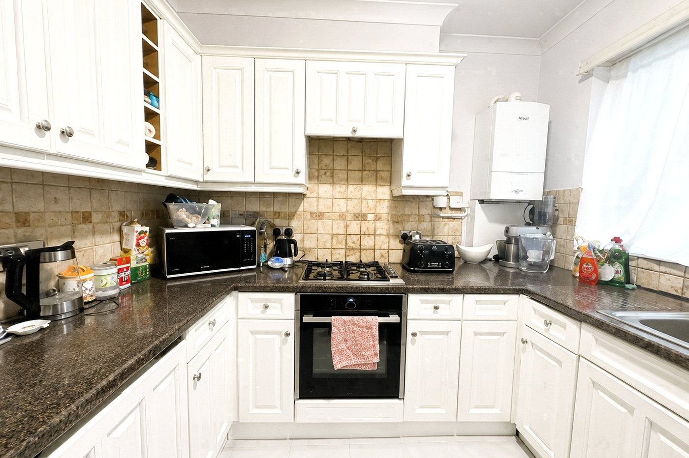 2 bedroom property for sale in London | Robinson Jackson