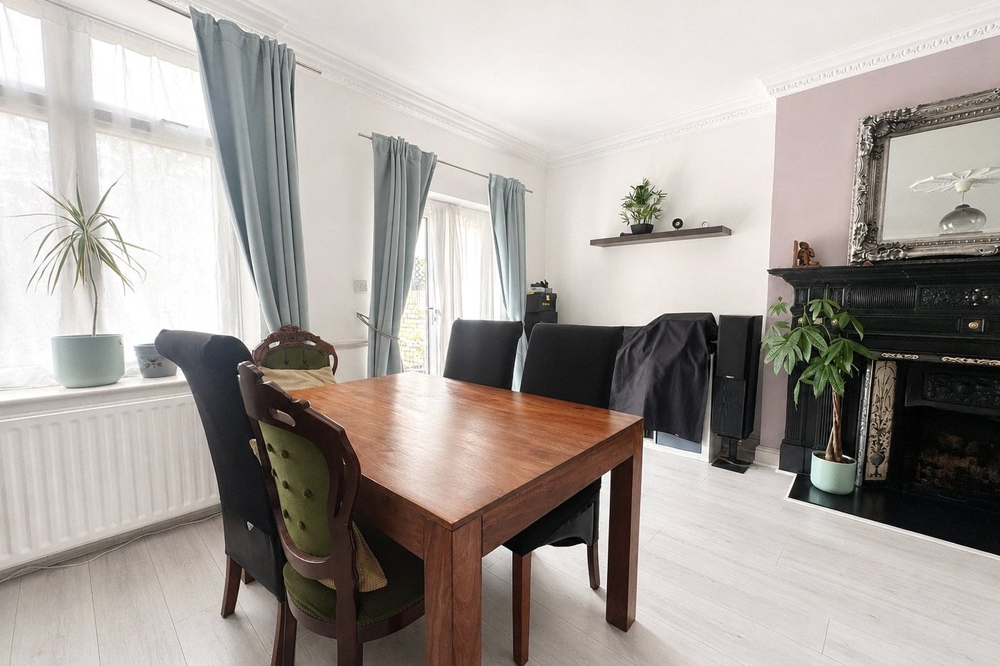 2 bedroom property for sale in London | Robinson Jackson