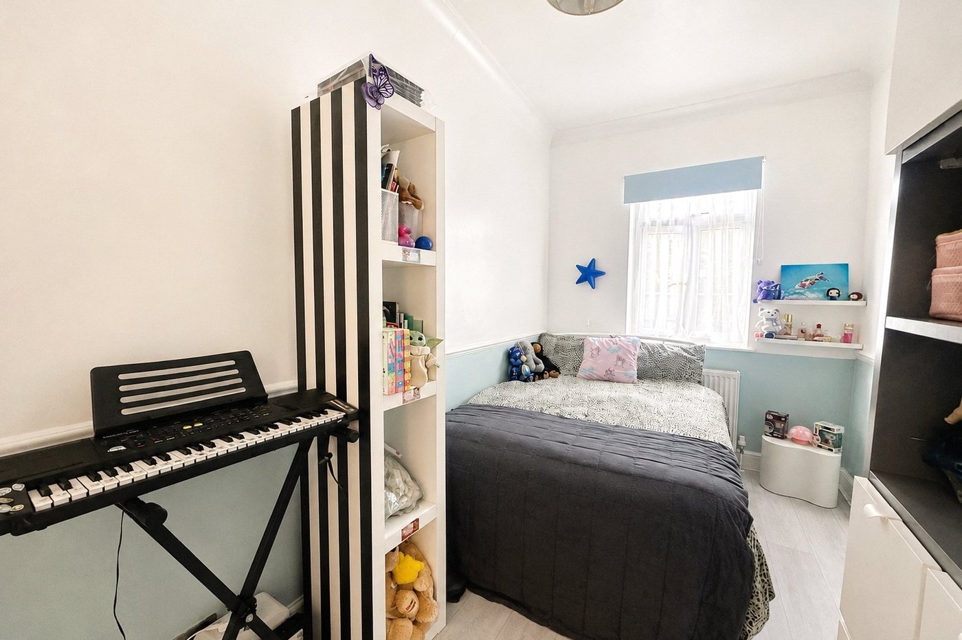 2 bedroom property for sale in London | Robinson Jackson