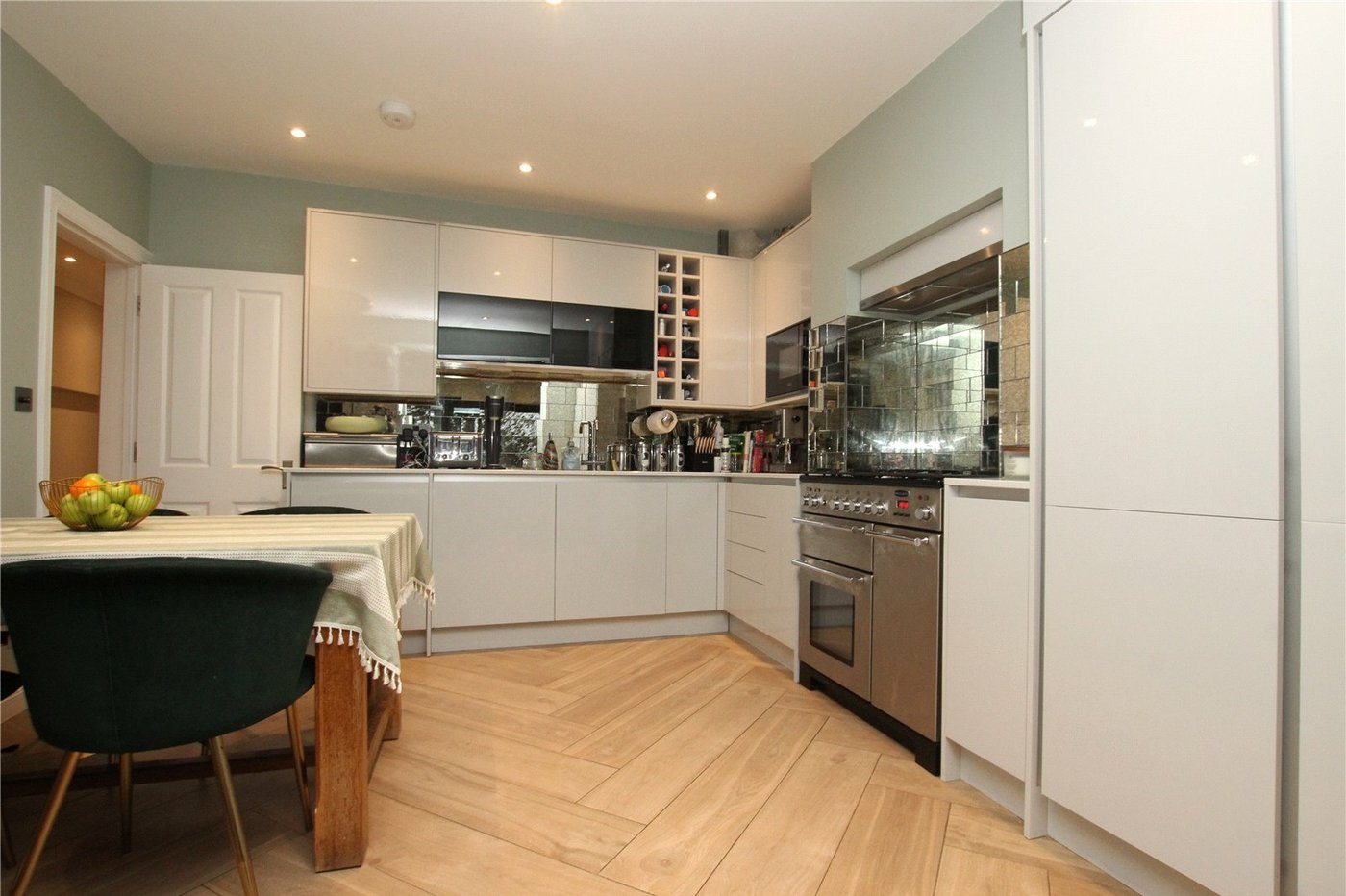 2 bedroom property for sale in Shooters Hill | Robinson Jackson