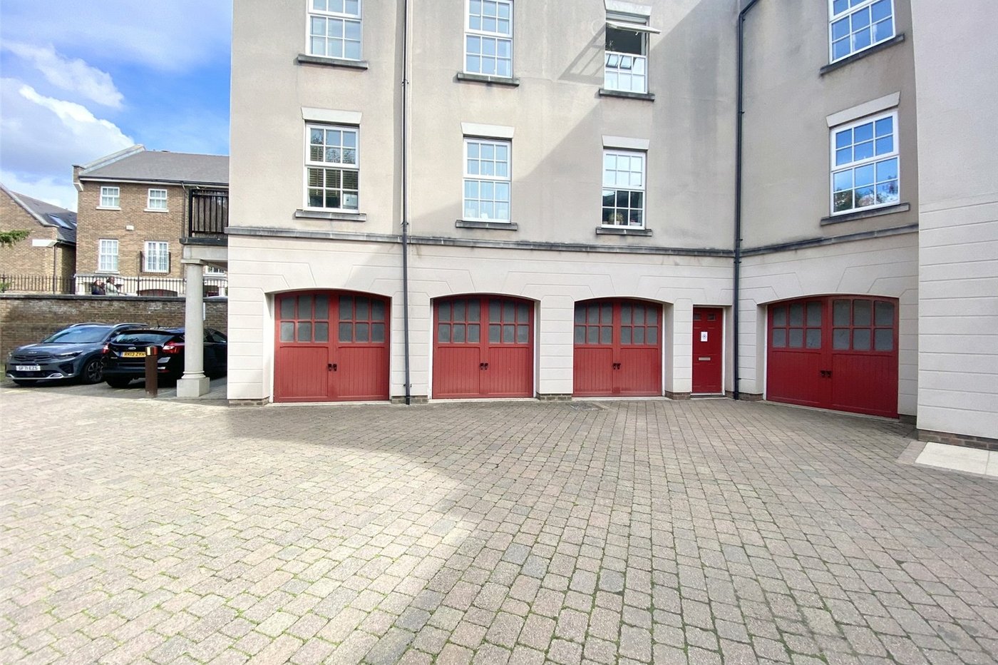 2 bedroom property for sale in Greenhithe | Robinson Jackson